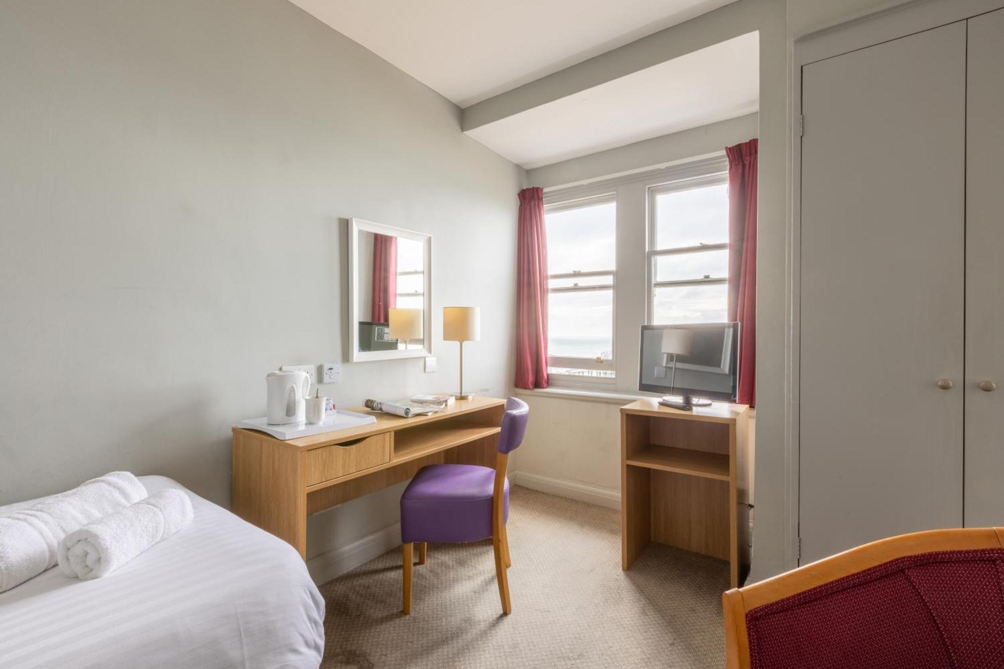 The Burlington Hotel Eastbourne Room photo